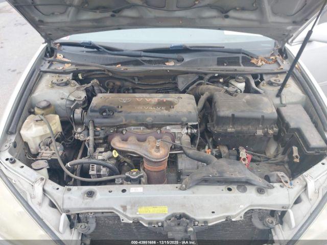 Toyota Camry Le Image 9