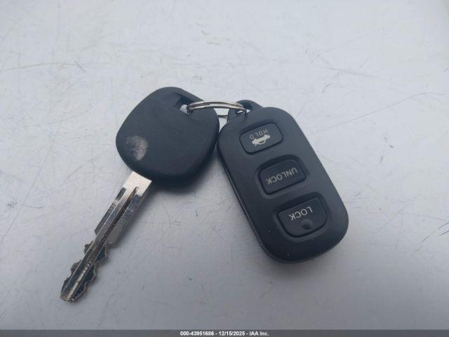 Toyota Camry Le Image 5