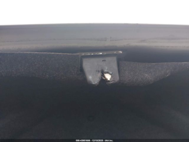 Toyota Camry Le Image 7