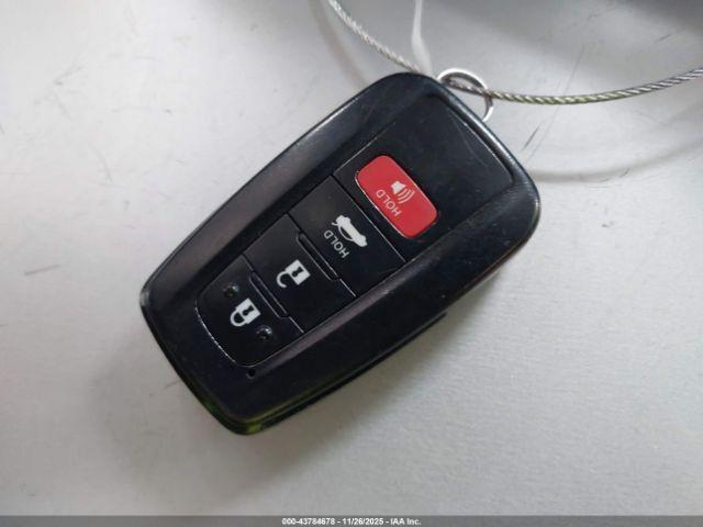 Toyota Corolla Hybrid Le Image 10