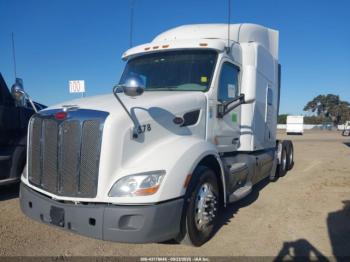  Salvage Peterbilt 579