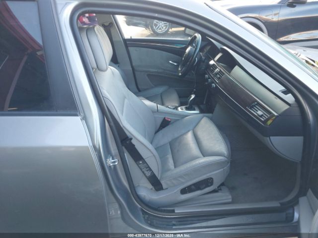 BMW 5 Series Image 10