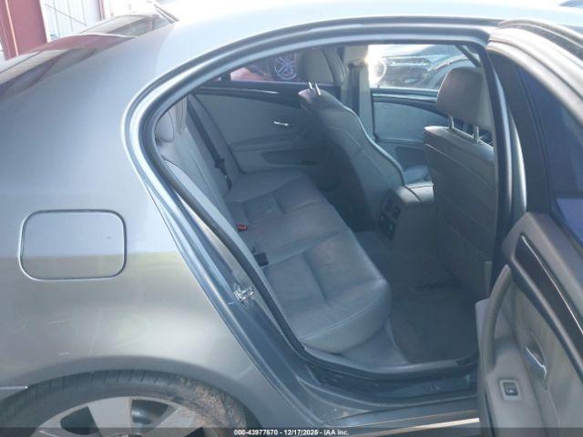 BMW 5 Series Image 3