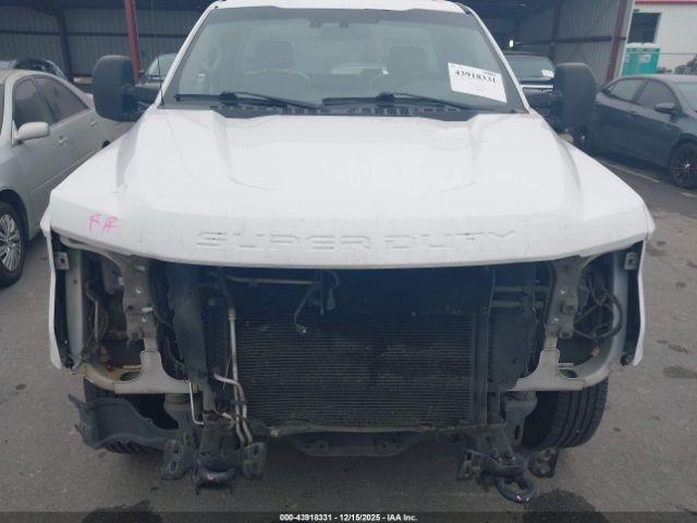 Ford F-250 Xl Image 8