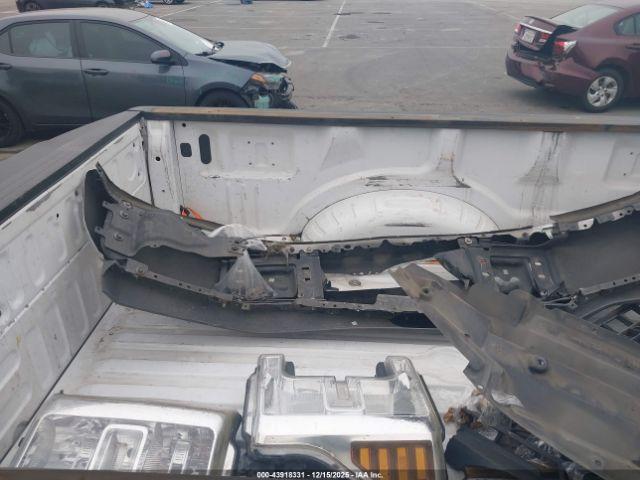 Ford F-250 Xl Image 12