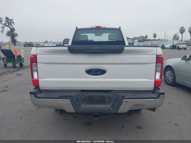 Ford F-250 Xl Image 9
