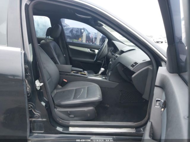 Mercedes-Benz C-Class Image 9