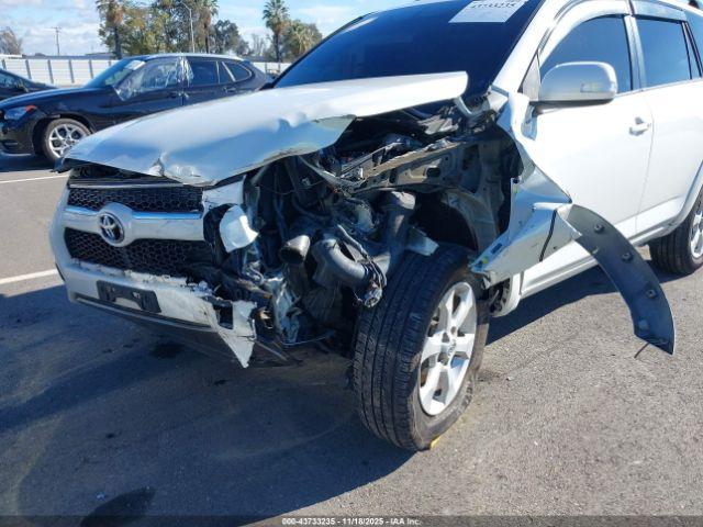 Toyota RAV4 Limited V6 Image 4