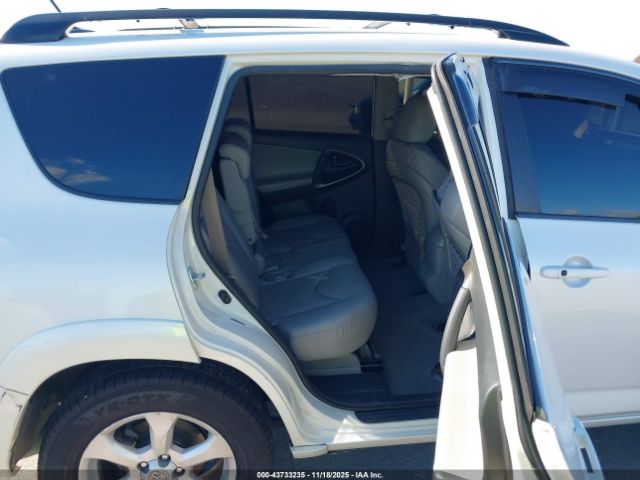 Toyota RAV4 Limited V6 Image 12