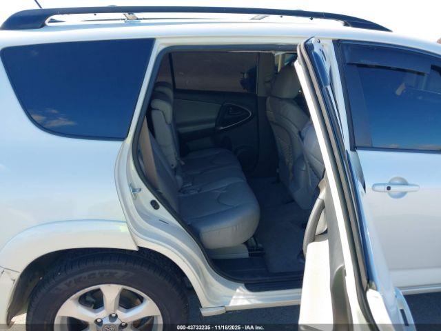 Toyota RAV4 Limited V6 Image 12