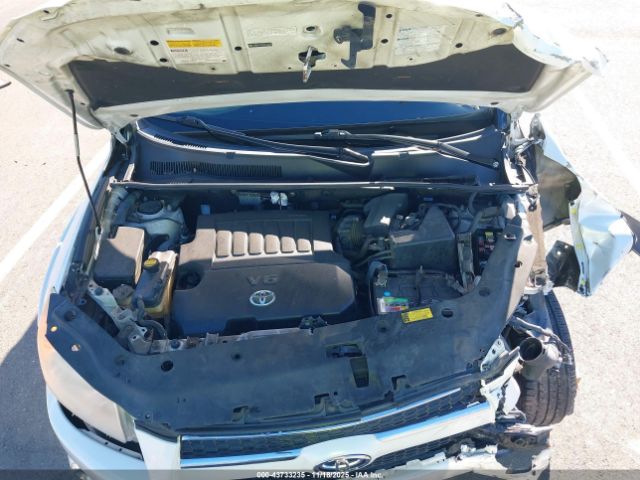 Toyota RAV4 Limited V6 Image 10