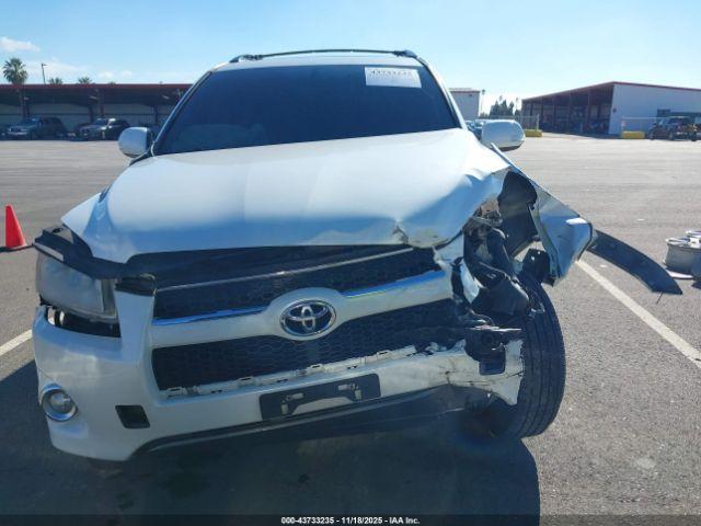 Toyota RAV4 Limited V6 Image 11