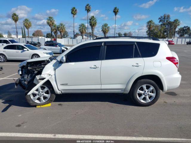 Toyota RAV4 Limited V6 Image 16