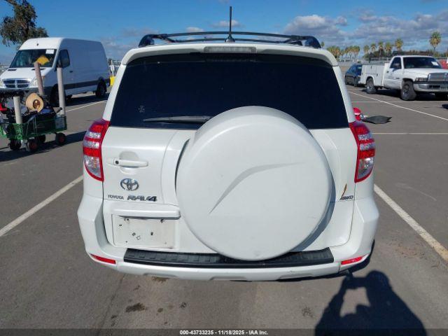 Toyota RAV4 Limited V6 Image 13