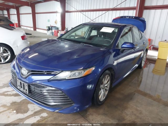 Toyota Camry Le Image 6