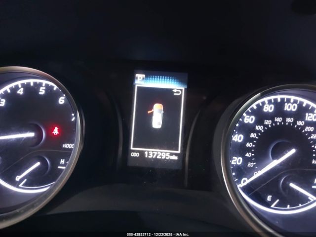 Toyota Camry Le Image 12