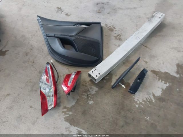 Toyota Camry Le Image 11