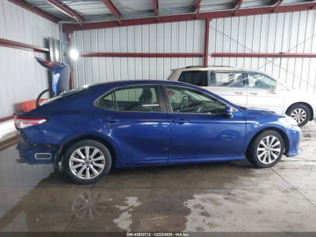 Toyota Camry Le Image 17