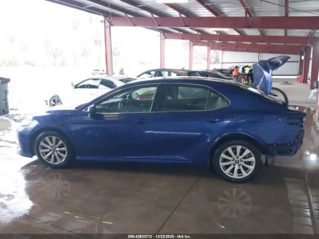 Toyota Camry Le Image 5