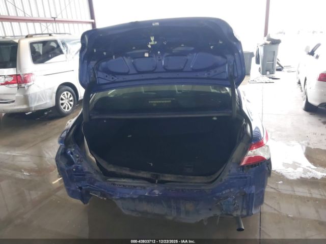 Toyota Camry Le Image 13