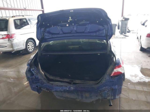 Toyota Camry Le Image 13