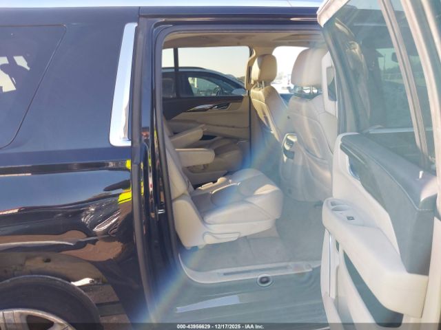 Cadillac Escalade Luxury Image 8