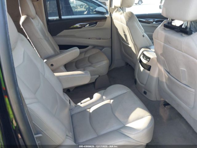 Cadillac Escalade Luxury Image 9