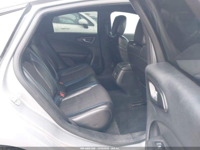 Chrysler 200 S Image 8