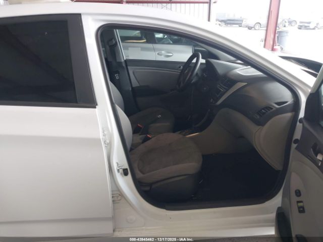 Hyundai ACCENT Se Image 3