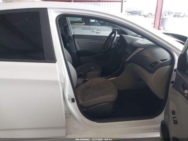 Hyundai ACCENT Se Image 3