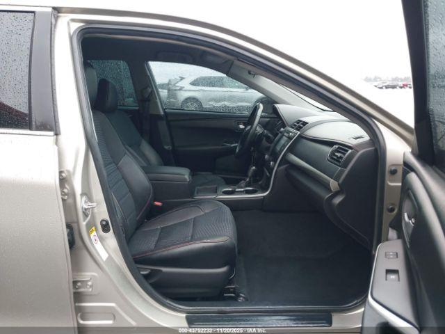 Toyota Camry Se Image 9