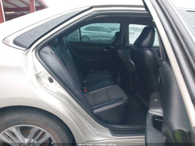 Toyota Camry Se Image 12