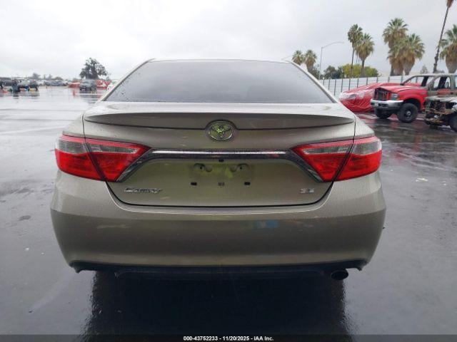 Toyota Camry Se Image 8