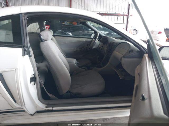 Ford Mustang Image 6