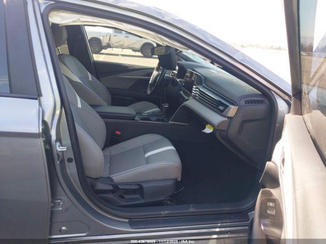 Toyota Camry Se Image 3