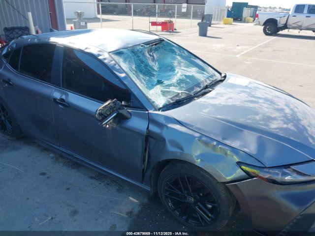 Toyota Camry Se Image 5