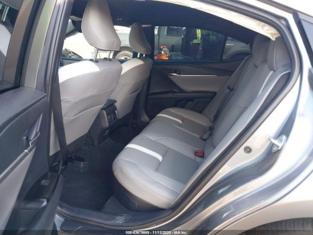 Toyota Camry Se Image 6