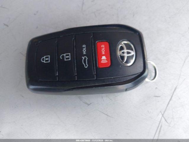 Toyota Camry Se Image 9