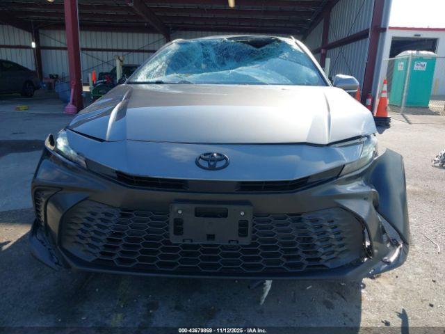 Toyota Camry Se Image 16