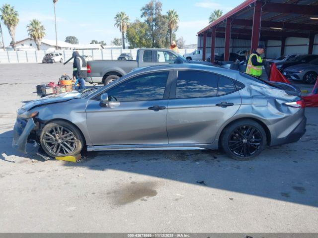 Toyota Camry Se Image 2