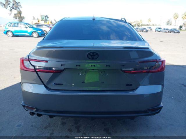 Toyota Camry Se Image 15