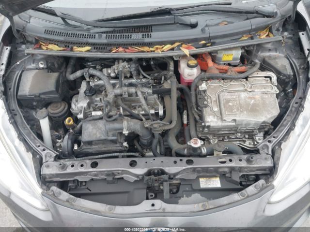 Toyota Prius c Two Image 15