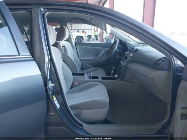 Toyota Camry Le V6 Image 6