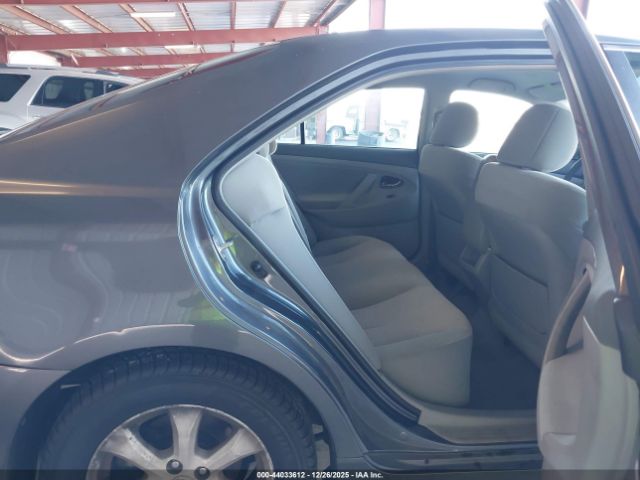 Toyota Camry Le V6 Image 3