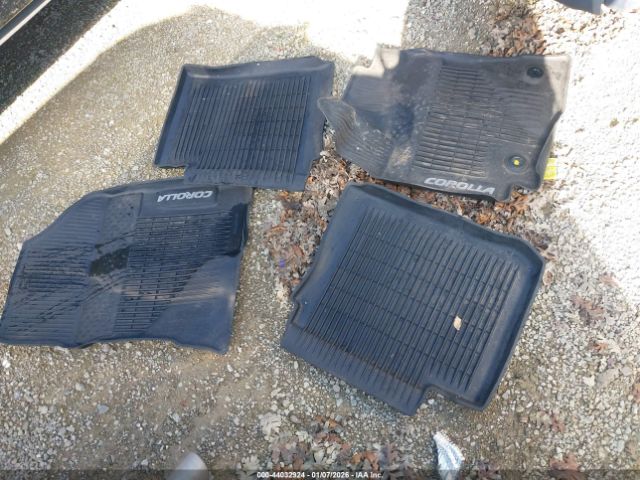 Toyota Corolla Xle Image 10