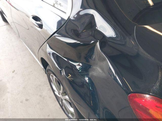 Mercedes-Benz C-Class 4matic Image 11