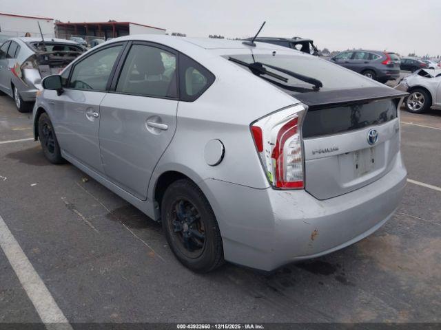 Toyota Prius Three Image 16