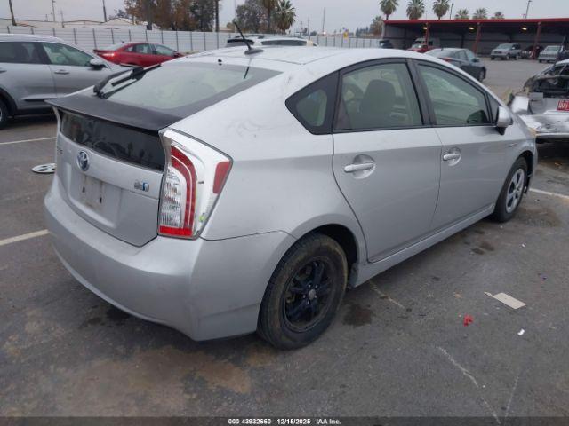 Toyota Prius Three Image 11
