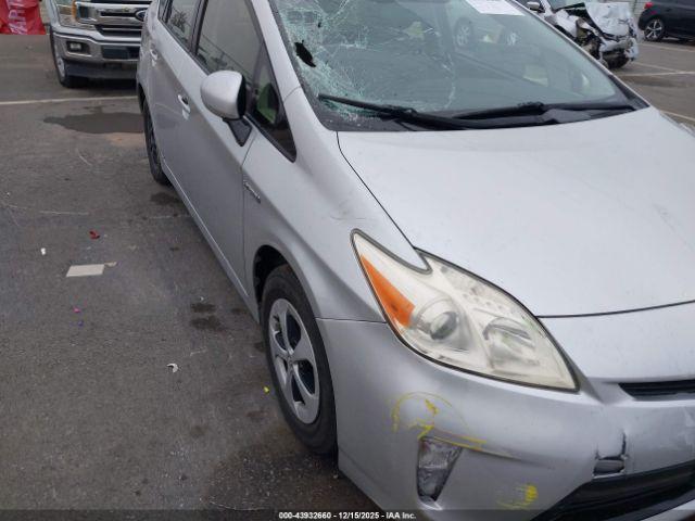 Toyota Prius Three Image 9