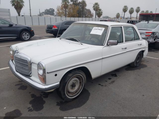 Mercedes-Benz 240d Image 4